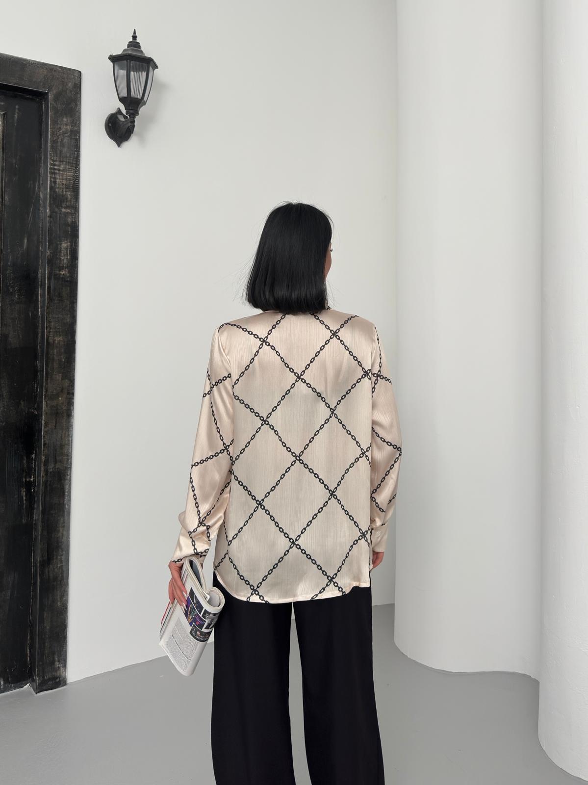 Dames satijn blouse met kettingpatroon